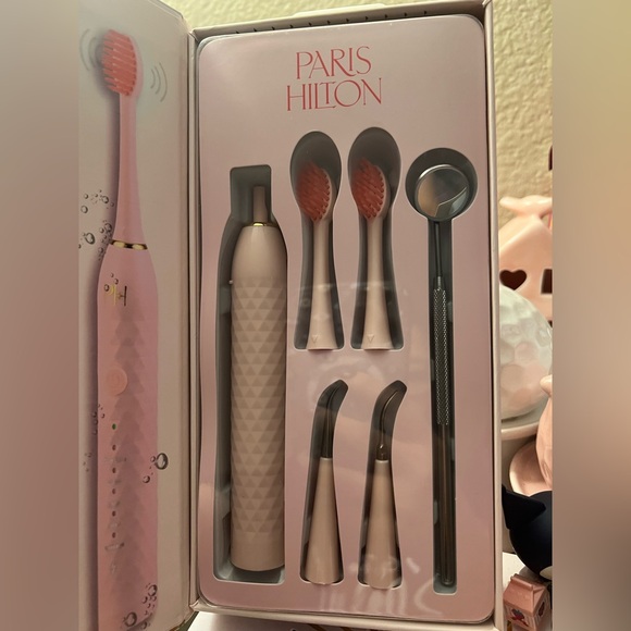 Paris Hilton PINK ULTRA SONIC ELECTRIC TOOTHBRUSH - Picture 2 of 4
